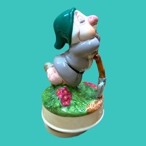 Schmid Disney Snow White Music Box 7 Dwarfs Sleep Porcelain Figurine